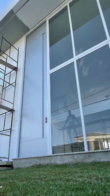 Porta em ACM dupla vedação