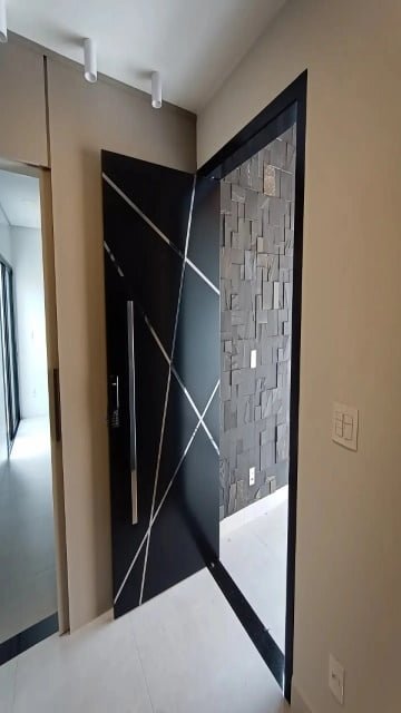 Porta em ACM veda porta automático